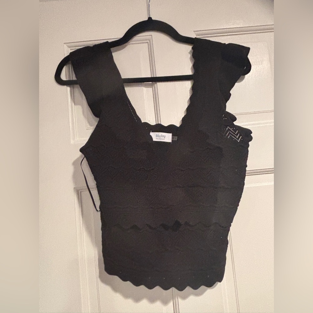 Black lace -V-Neck cropped tank